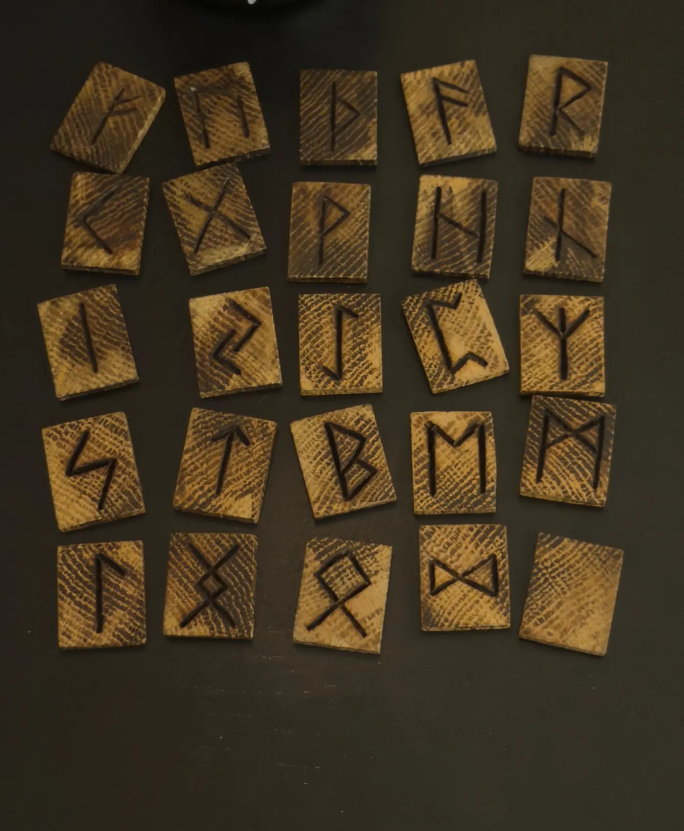 Перший набір автора: 24 дубові плитки з випаленими рунами · The author's first set: 24 oak tiles with burned-in runes